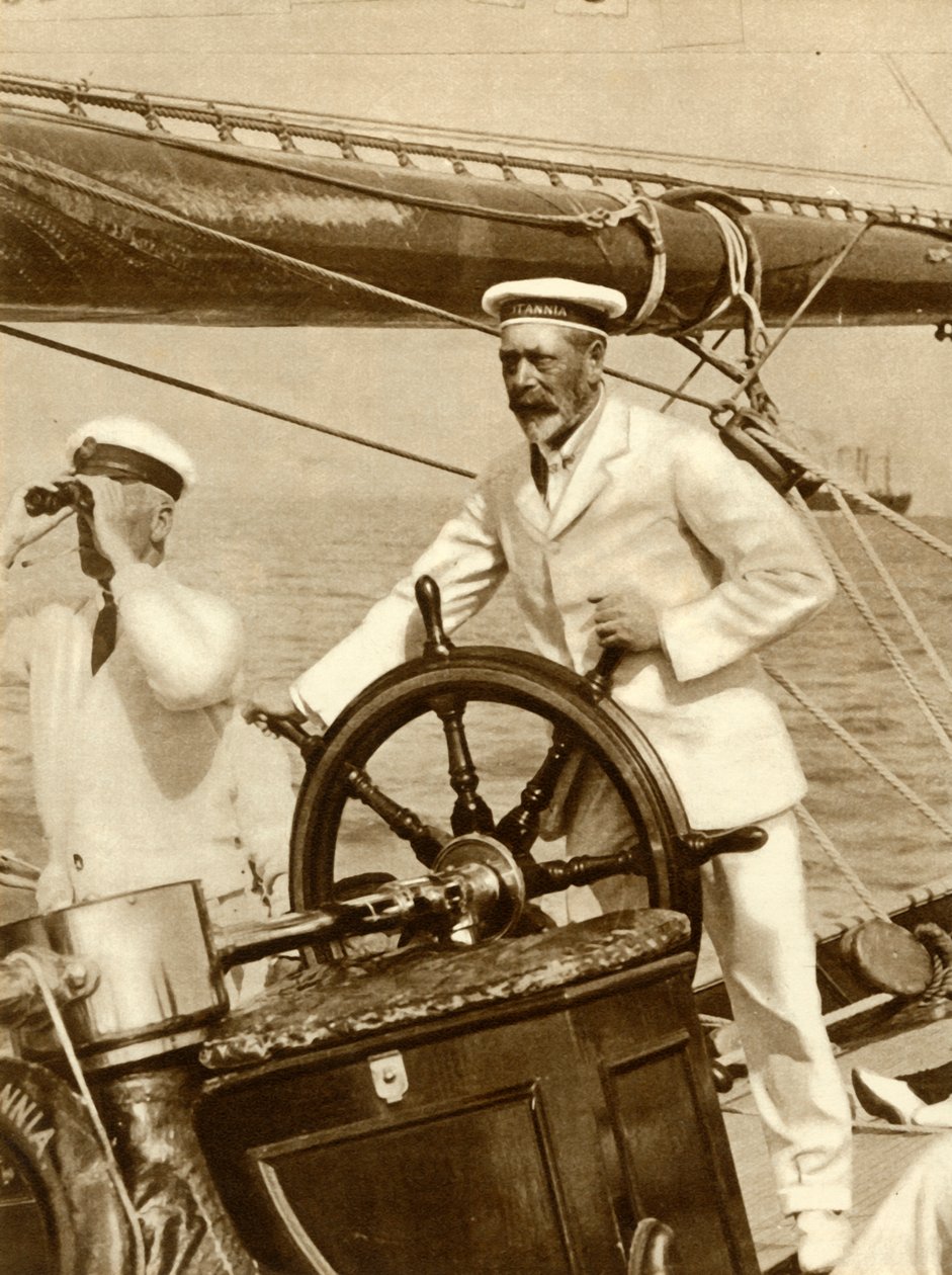 Král George V. za volantem své jachty, Britannia, během týdne Cowes Regatta, 1924, 1935. od Unbekannt