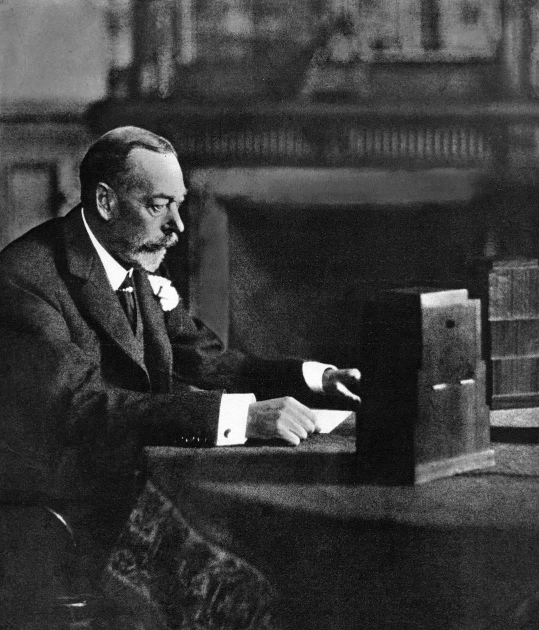 Král Jiří V. vysílal do impéria na Štědrý den, Sandringham, 1935 od Unbekannt
