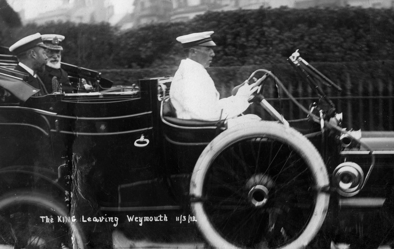Král George V. opouští Weymouth, Dorset, autem, 11. března 1912 od Unbekannt