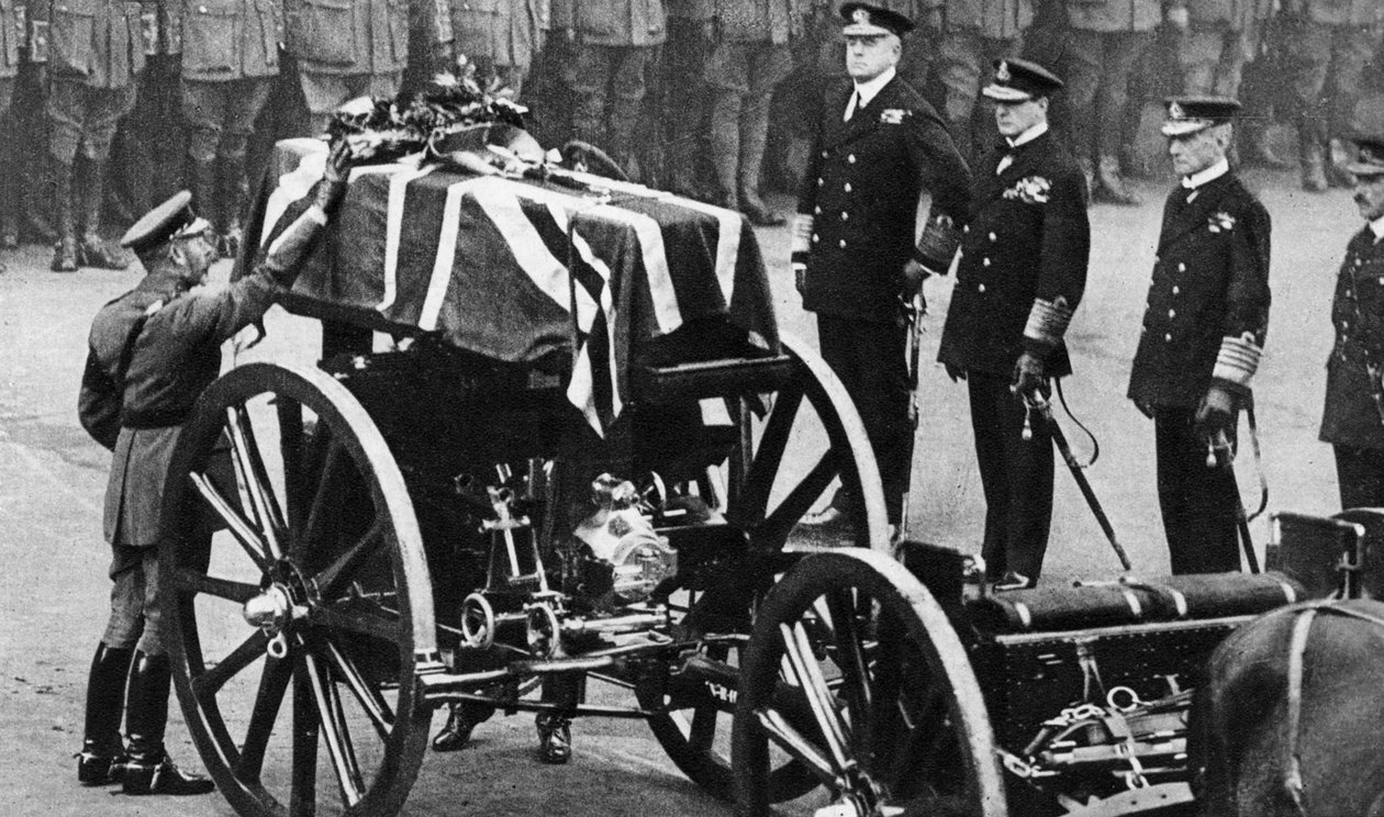 Král Jiří V. klade věnec na rakev neznámého vojáka, Whitehall, Londýn, 30. léta 20. století od Unbekannt