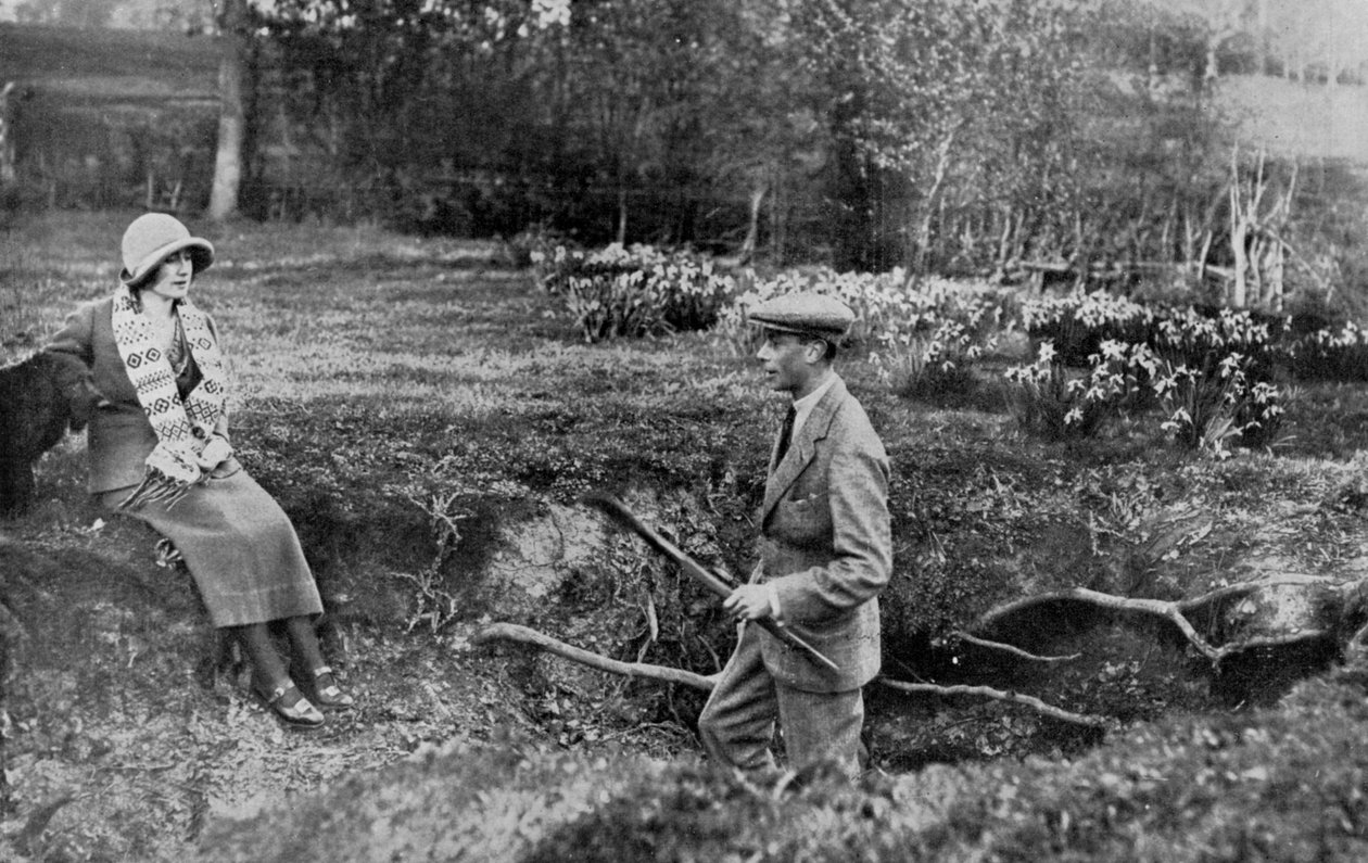 Lady Elizabeth Bowes-Lyon a vévoda z Yorku v jejím Hertfordshire Home poblíž Welwynu, 1923 od Unbekannt