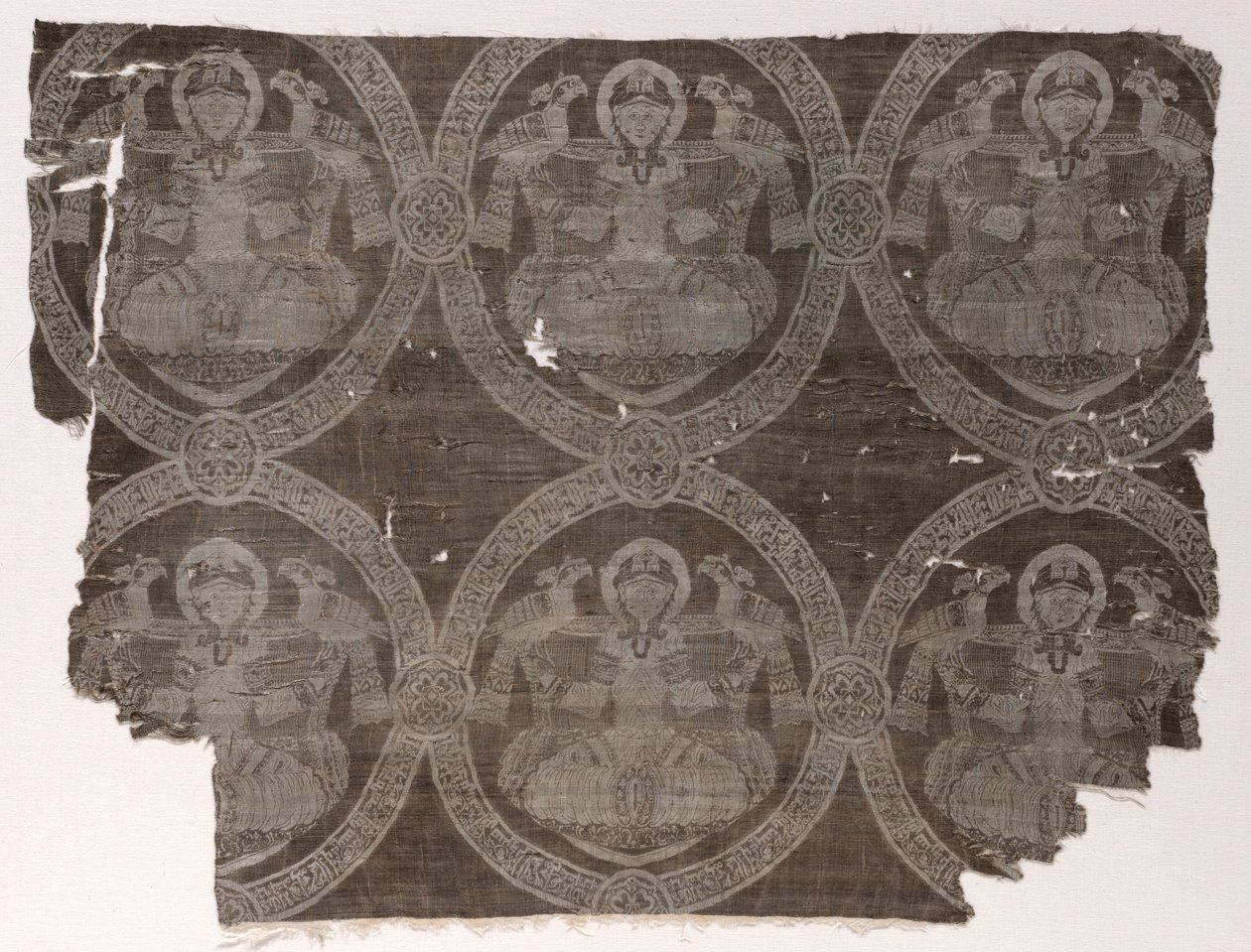 Fragment lampy se sedícím princem držícím sokoly v kufických medailonech, 1654-1955. od Unbekannt