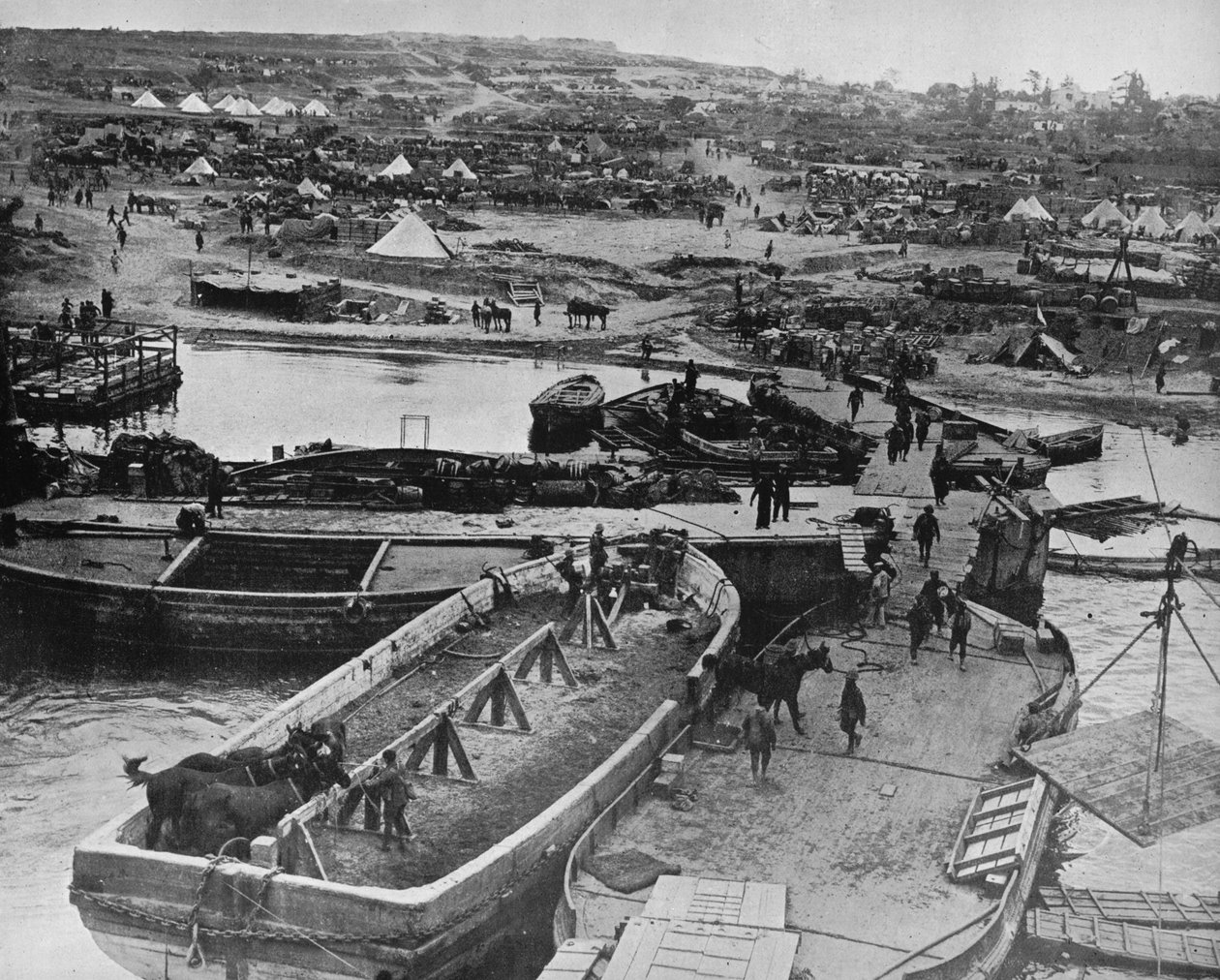 Přistávací pláž v Sedd el Bahr, když britské jednotky dorazily na poloostrov, 1915 od Unbekannt
