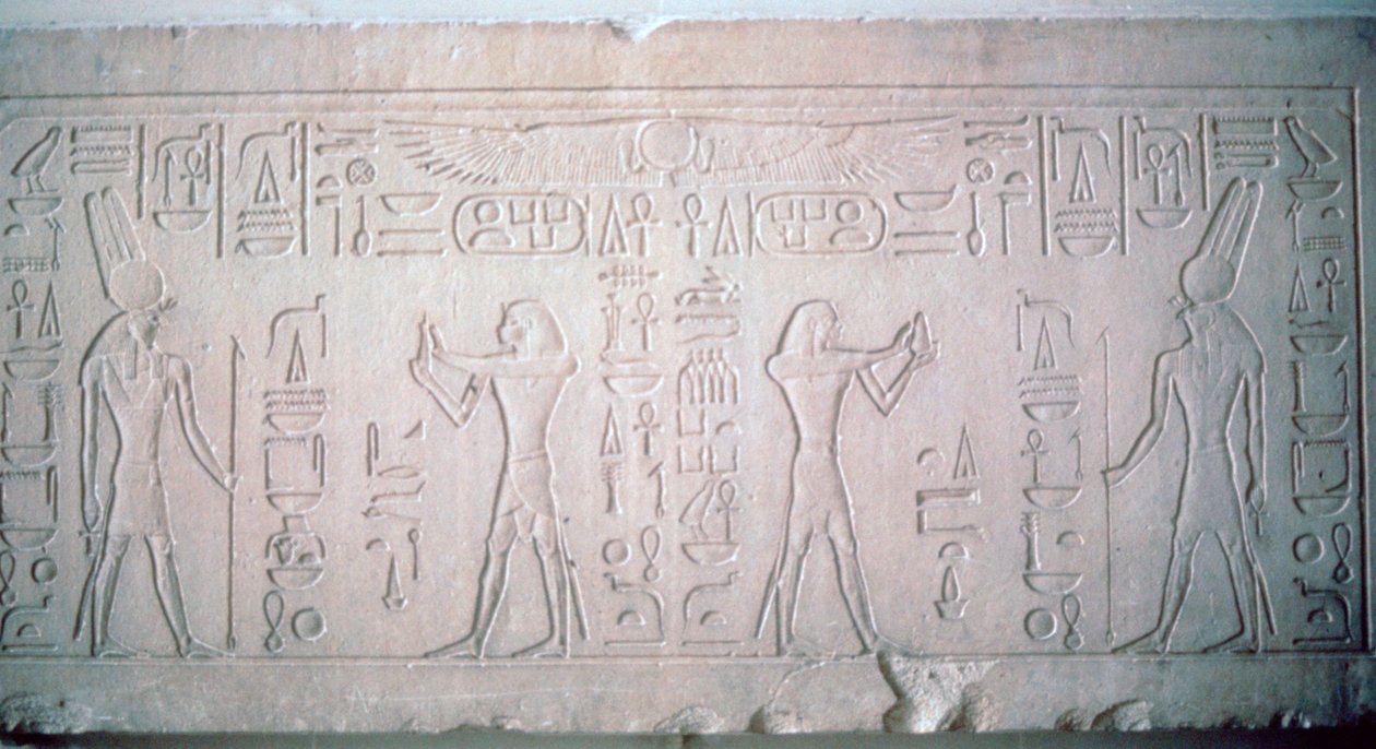 Lintel of Senusret III zobrazující faraona přinášejícího oběti Bohu Montu, 12. dynastie od Unbekannt