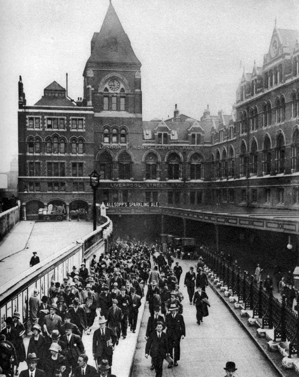 Liverpool Street Station v devět hodin ráno, Londýn, 1926-1927 od Unbekannt