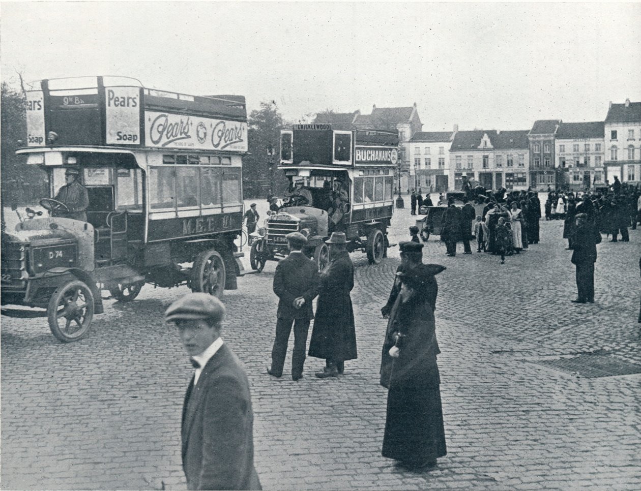 Londýnské autobusy používané na kontinentu pro přepravu britských jednotek, c.1914 od Unbekannt
