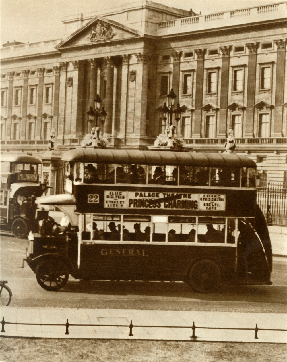 Londýnský nový autobus do každého počasí, 1927, 1935. od Unbekannt