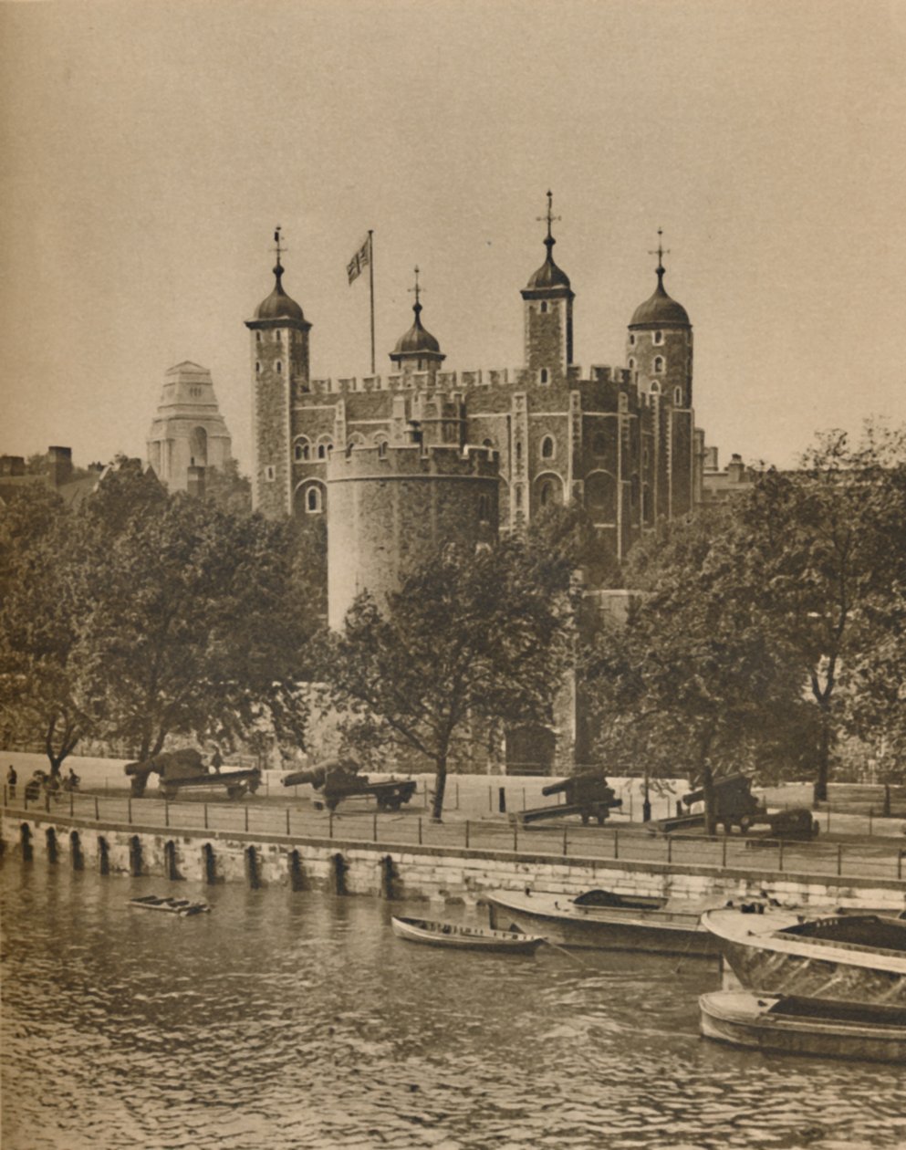 Londýnské nejstarší a nejnovější veřejné budovy z Tower Bridge, c1935. od Unbekannt