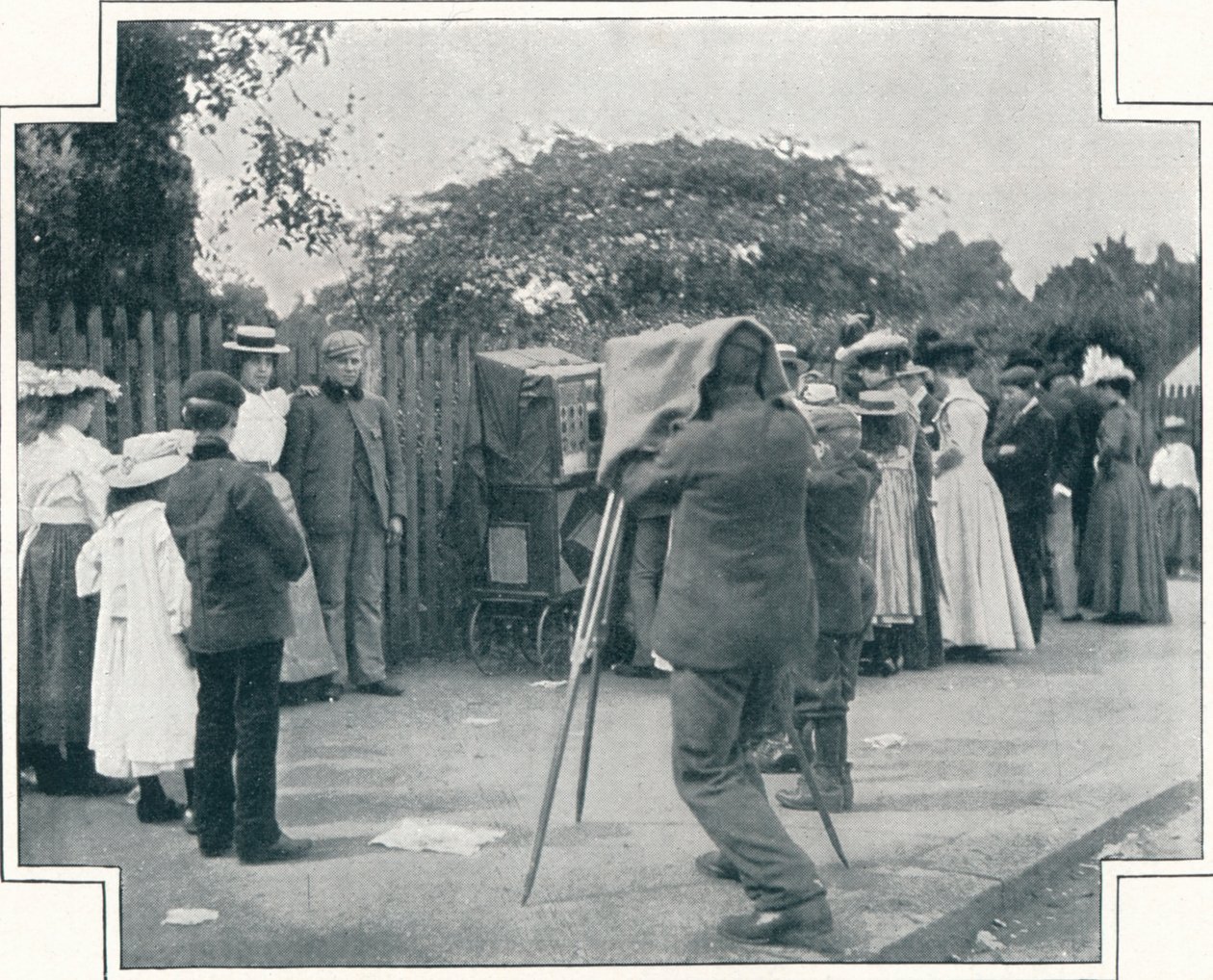 Look Pleasant, Please!, London, c1903 1903 od Unbekannt