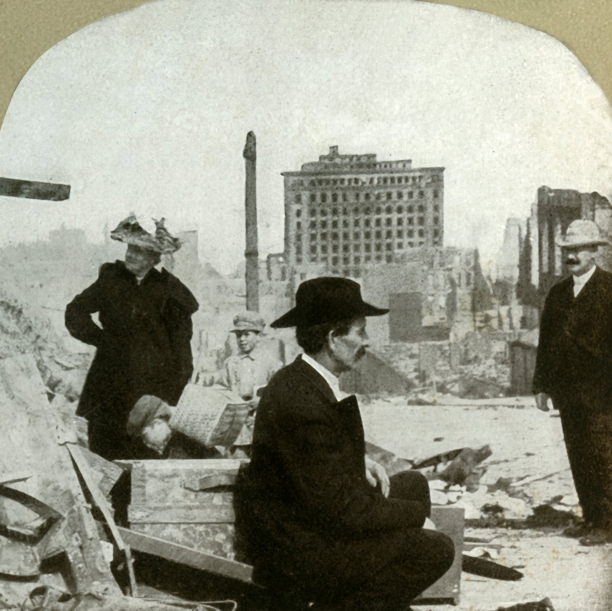 Při pohledu na východ od rohu Pine a Stockton, ukazující ruiny Mills Building, 1906. od Unbekannt