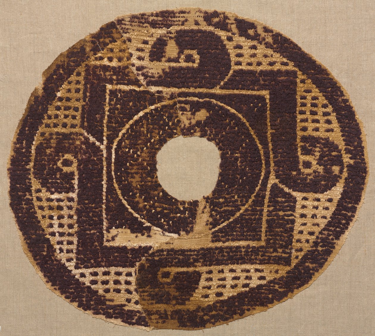 Looped Roundel z deky nebo krytu, 300s-400s. od Unbekannt