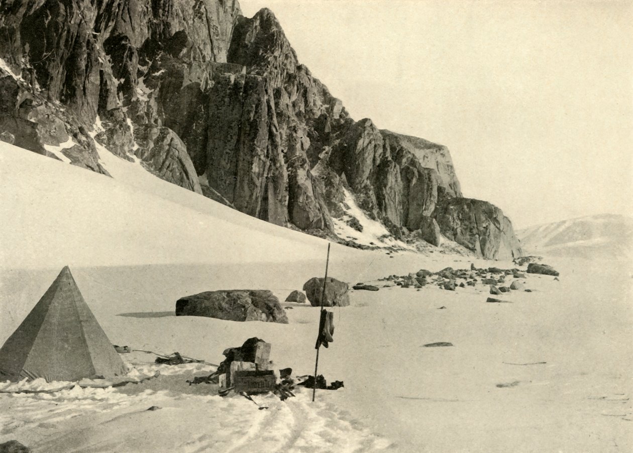 Lower Glacier Depot. Obchody byly pohřbeny ve sněhu, c1908, 1909. od Unbekannt
