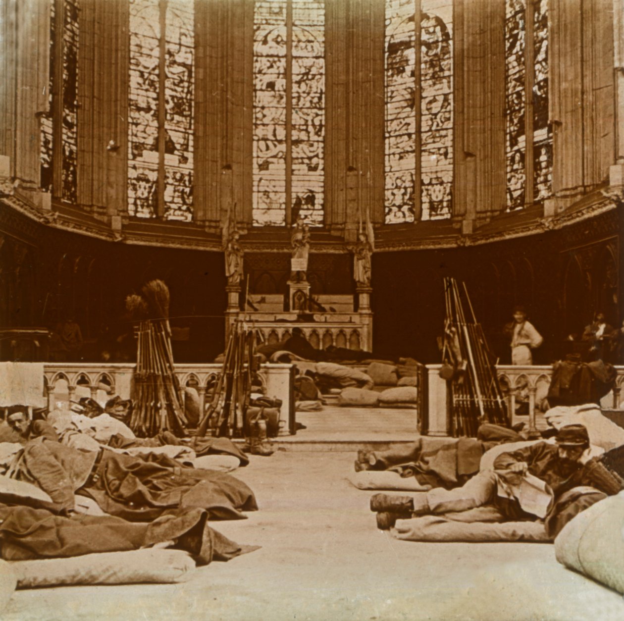 Provizorní kasárna v kostele, Marne, severní Francie, 1914. od Unbekannt