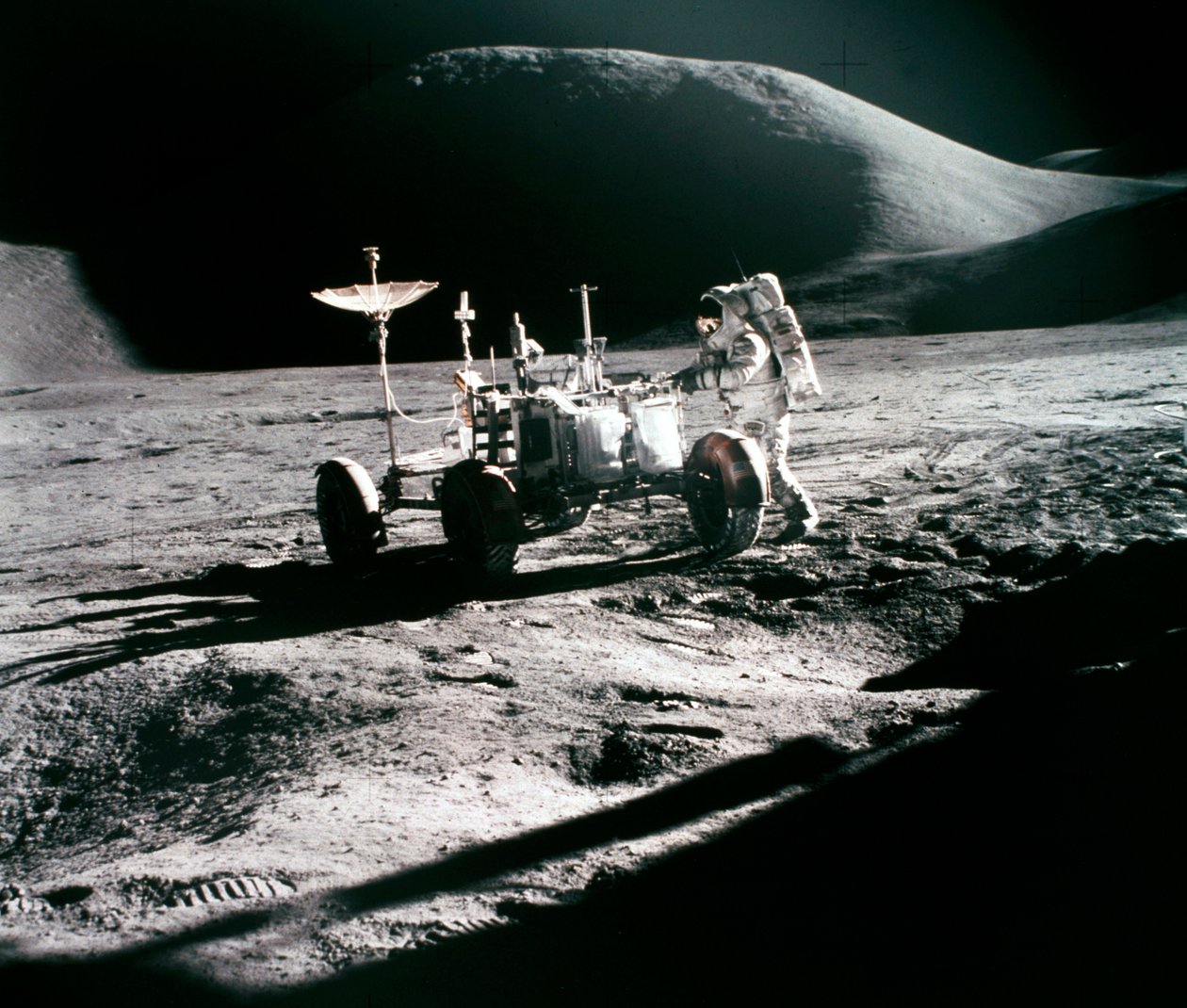 Manned Space Flight, USA, Apollo 15 Astronaut Apollo 15 James Irwin, s Lunar Rover od Unbekannt