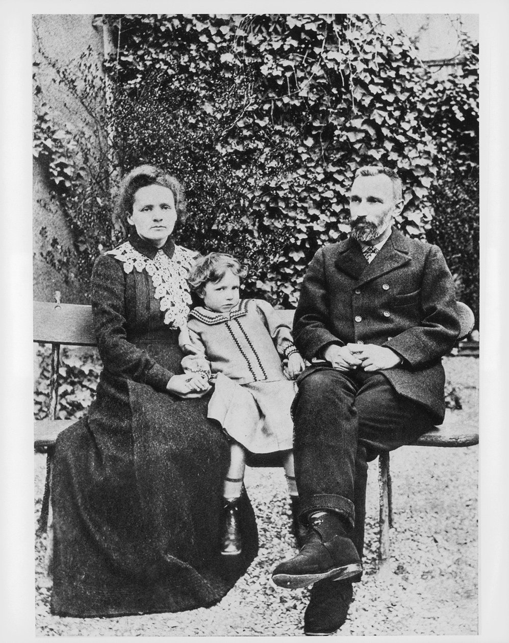 Marie a Pierre Curieovi, fyzici, 1904 od Unbekannt