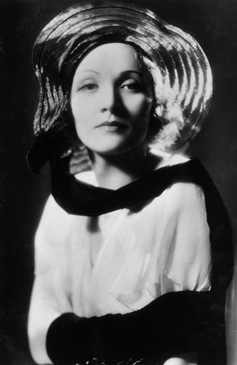 Marlene Dietrich 1901-1992, americká herečka německého původu, zpěvačka a bavička, 20. od Unbekannt