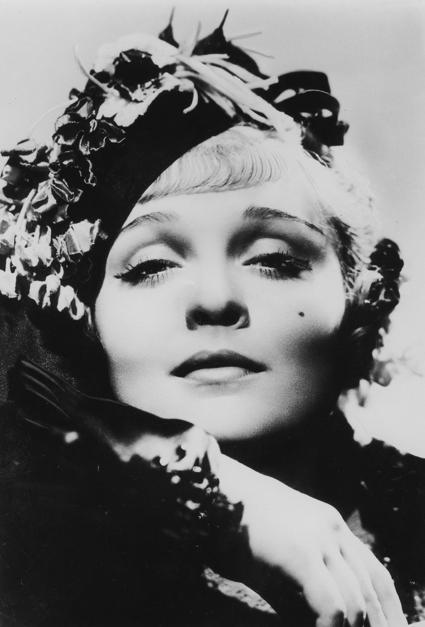 Marlene Dietrich 1901-1992, americká herečka německého původu, zpěvačka a bavička, 20. od Unbekannt