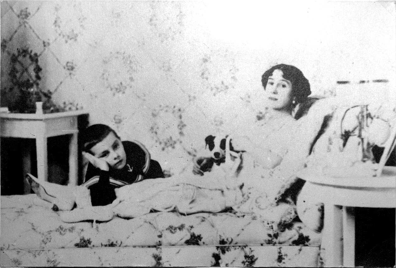 Mathilde Kschessinska, ruská primabalerína, se svým synem Voloďou, 1910 od Unbekannt