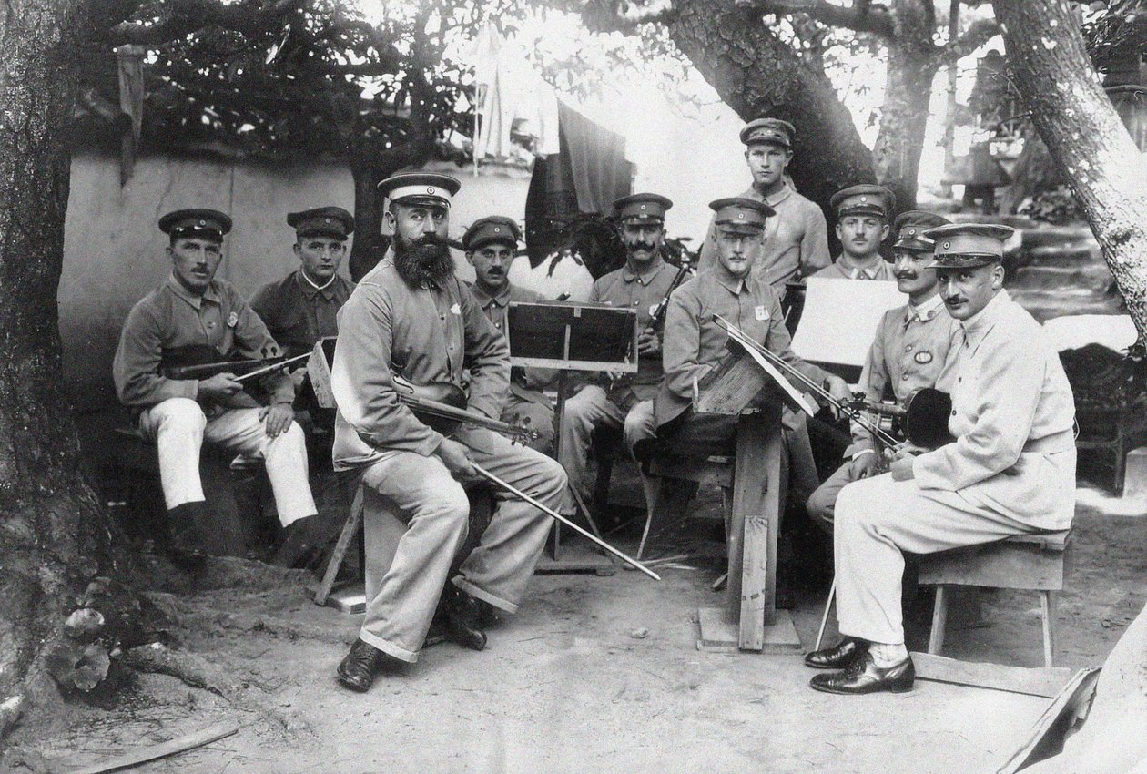Členové německého orchestru Bando zajateckého tábora v prefektuře Tokušima, c. 1917. od Unbekannt