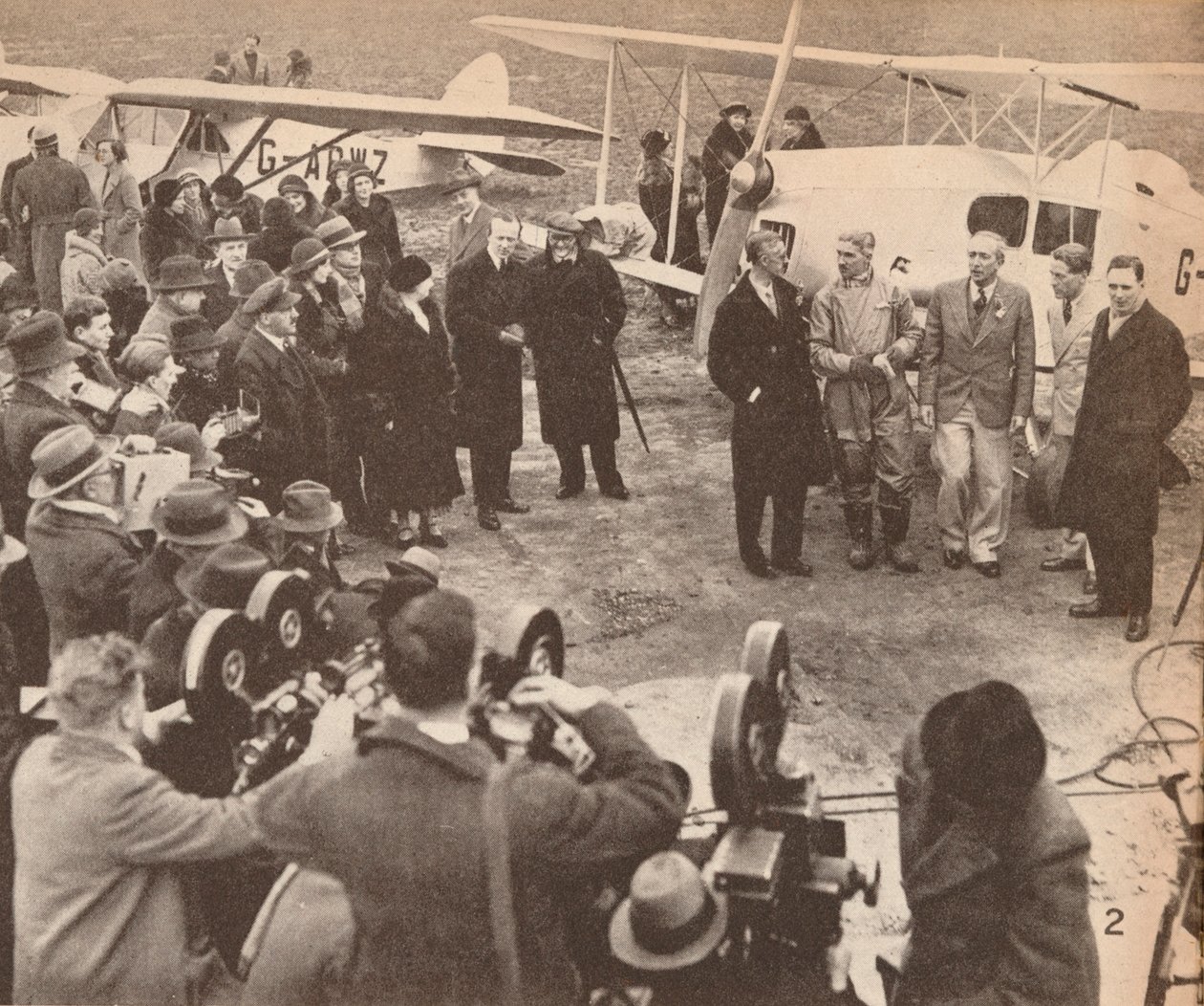 Členové expedice na letišti Heston, 17. února 1933, těsně před odletem do Indie, c1 od Unbekannt