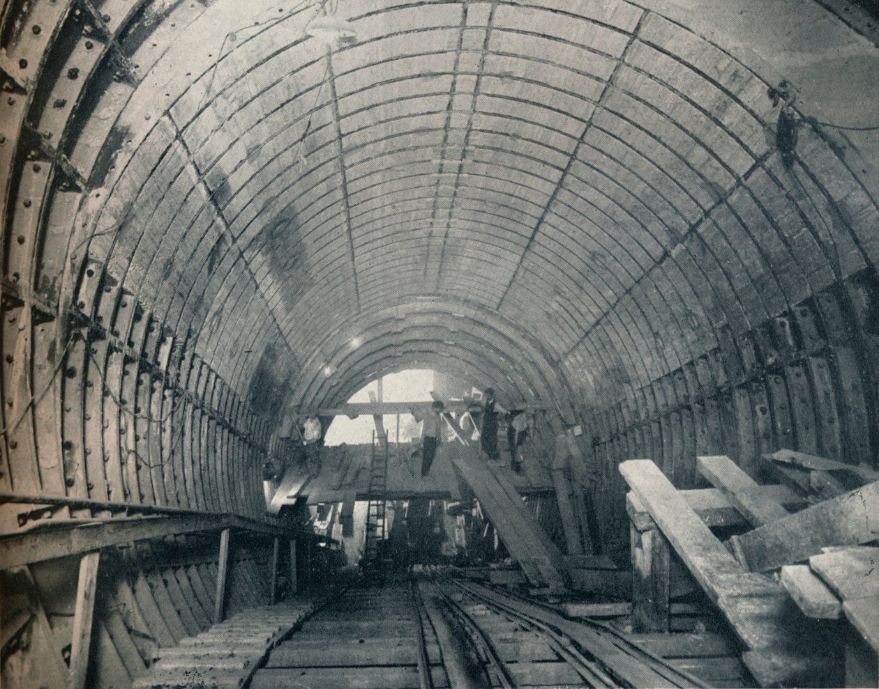 Moderní emulace Piranesi: eskalátorový tunel č. 3 na stanici Piccadilly Circus, 1929 od Unbekannt