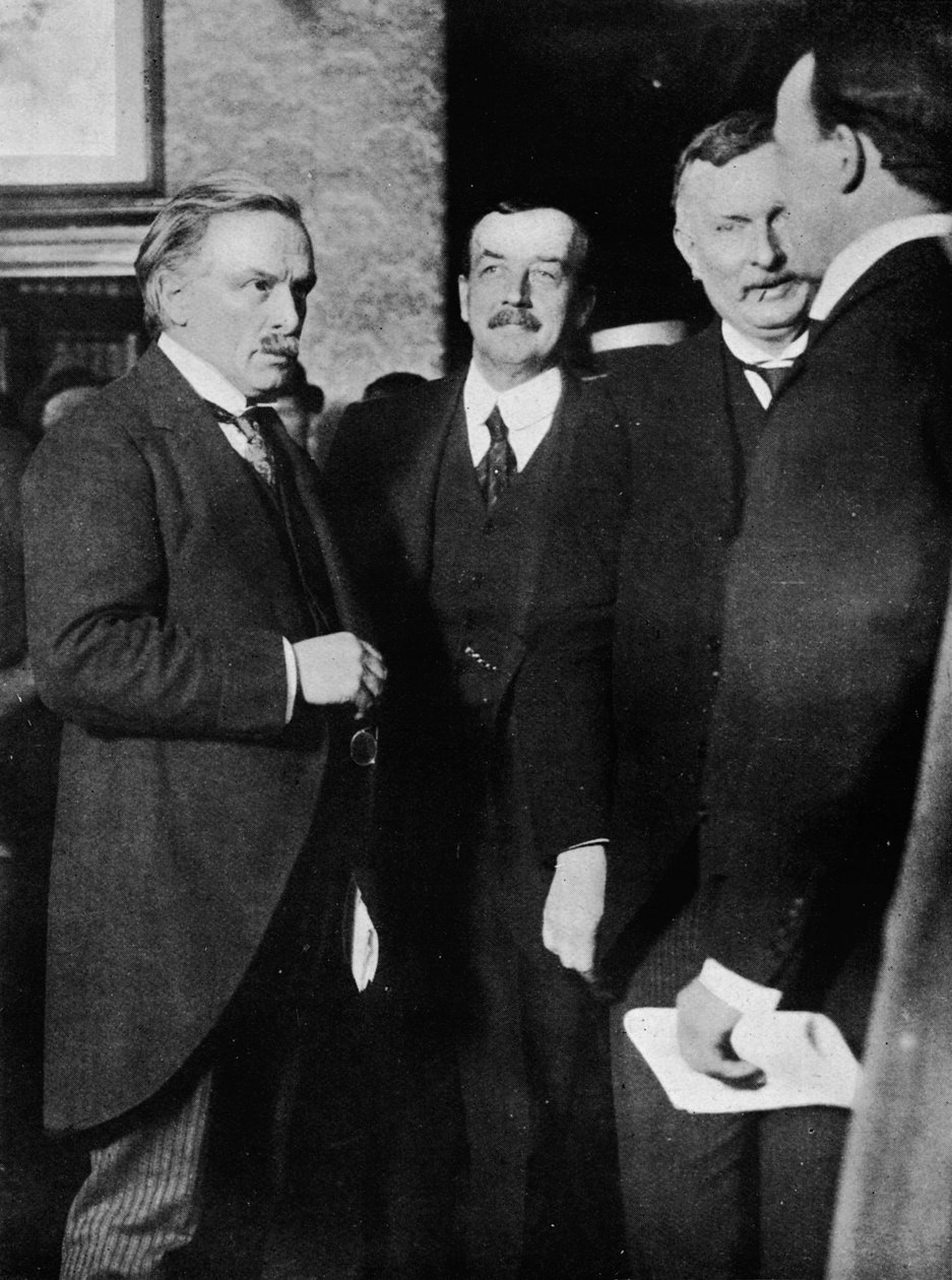 Pan Lloyd George, pan Runciman a pan Henderson v Park Hotelu v Cardiffu po jejich rozhovoru od Unbekannt