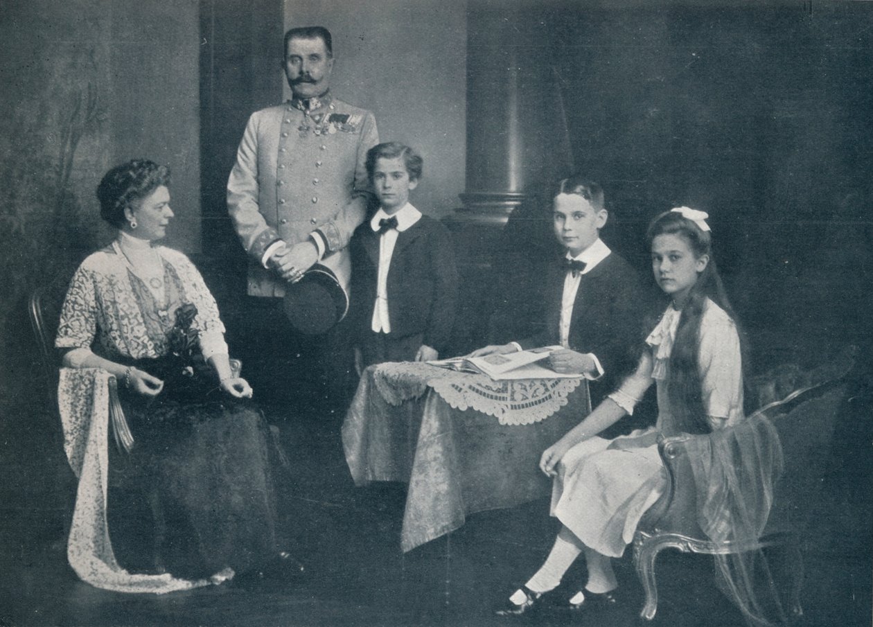 Zavražděný arcivévoda František Ferdinand s manželkou a dětmi, c1910 od Unbekannt