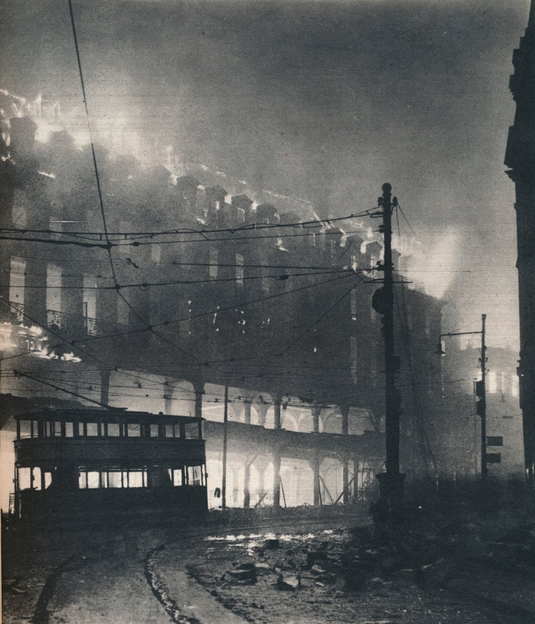 Devět hodin bombardování. Když přišla řada na Sheffields, byla polovina zimy. 1940 1942 od Unbekannt