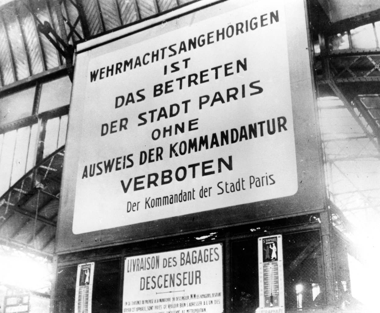 Oznámení na železniční stanici v Němci okupované Paříži, 17. července 1940 od Unbekannt
