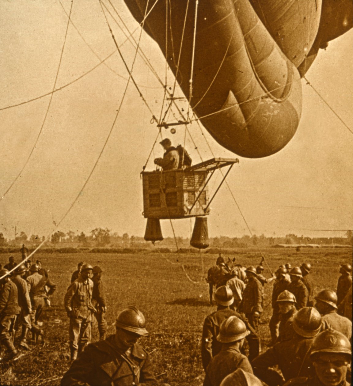 Pozorování nepřátelských pozic z balonu, c1914-c1918 od Unbekannt