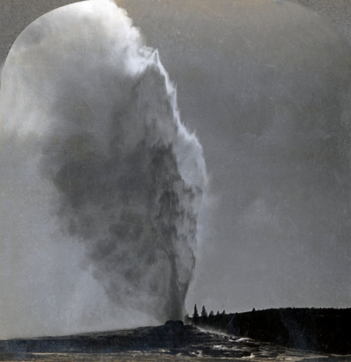 Old Faithful, královna gejzírů, Yellowstonský národní park, Wyo., USA, 1904. od Unbekannt