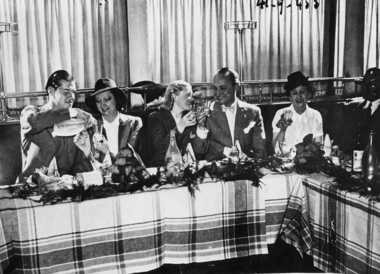 Otevření restaurace populárními francouzskými zpěváky, Paříž, září 1941 od Unbekannt