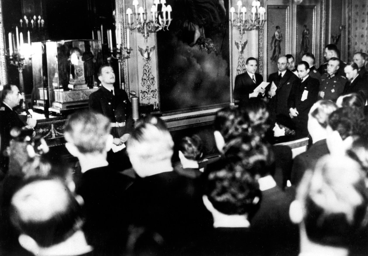 Otto Abetz, německý velvyslanec ve Francii, pořádá tiskovou konferenci, Paříž, 15. prosince 1940 od Unbekannt