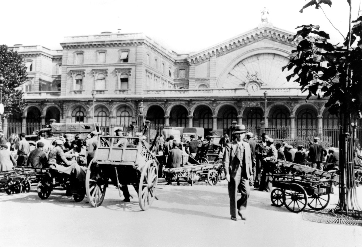 Mimo Gare de lEst, Němci okupovaná Paříž, září 1940 od Unbekannt