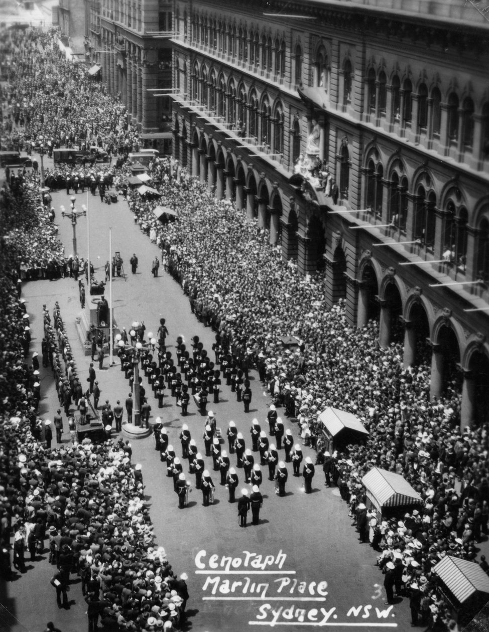 Parade at Cenotaph, Martin Place, Sydney, New South Wales, 1945 nebo 1946 od Unbekannt