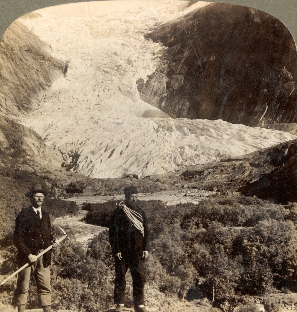 Nebezpečný ledovec Brigsdal, jeden z největších v celém Norsku, c1905. od Unbekannt