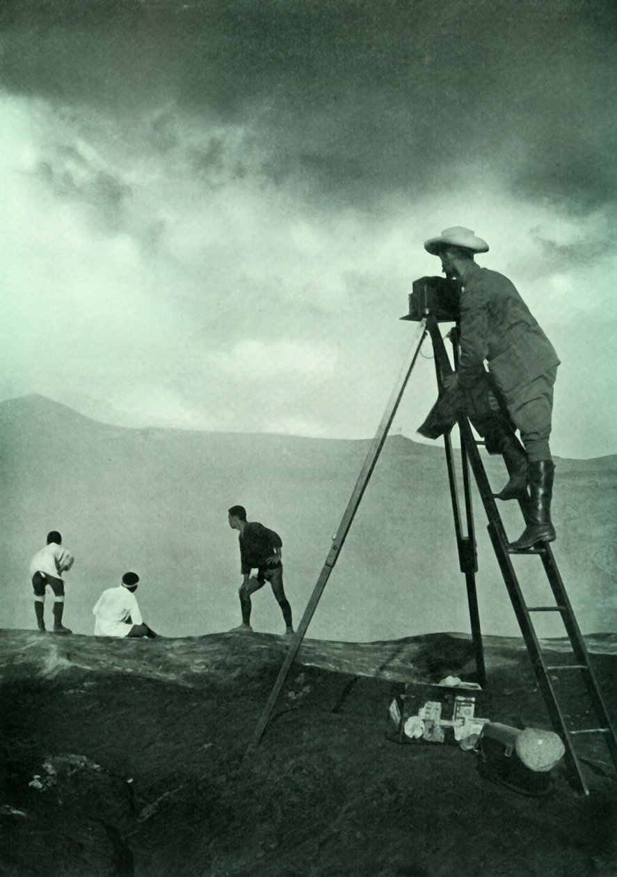 Fotografování v Craters Lip, Aso-San, 1910. od Unbekannt