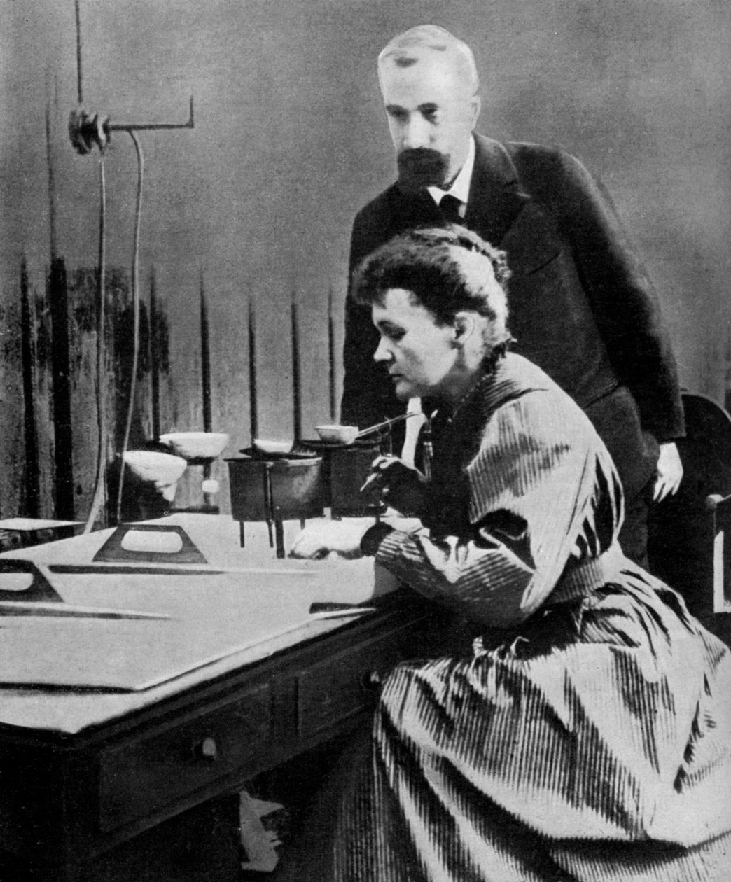 Pierre a Marie Curie ve své laboratoři, 1898 1951 od Unbekannt