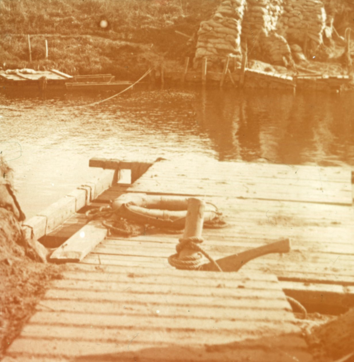 Pošta na břehu řeky, Diksmuide, Belgie c1914-c1918 od Unbekannt