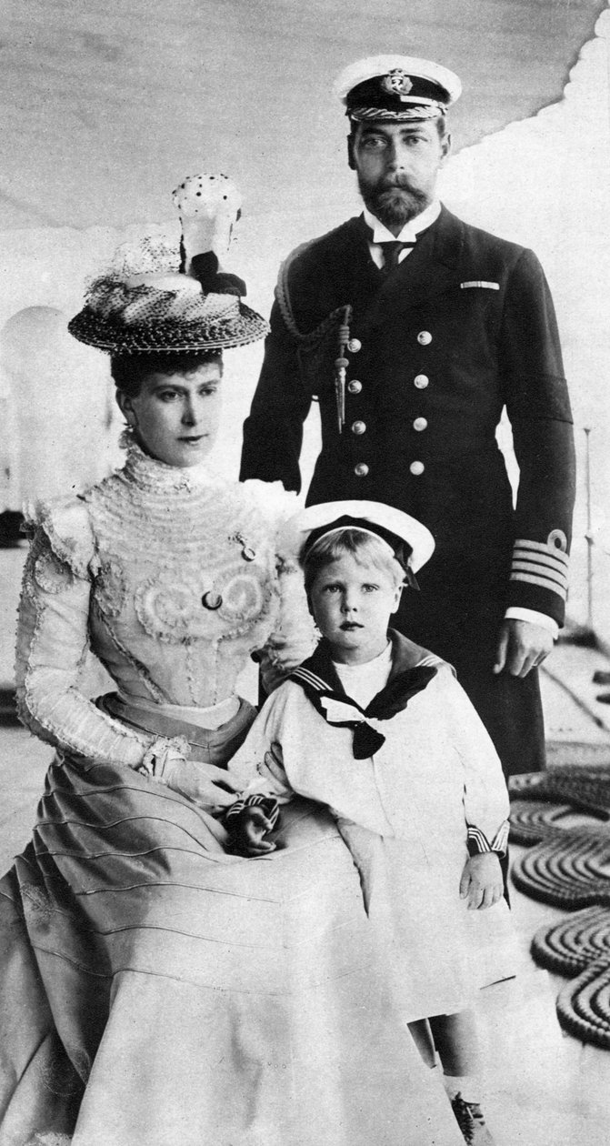 Princ George a jeho manželka Mary se svým synem Edwardem, HMS Crescent, konec 19.-začátek 20. století od Unbekannt