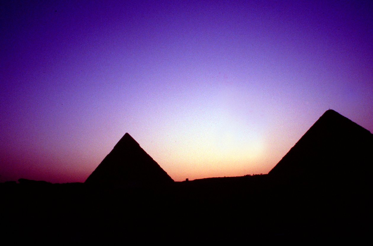 Pyramidy v Gíze, Egypt, při západu slunce, c26. století před naším letopočtem od Unbekannt