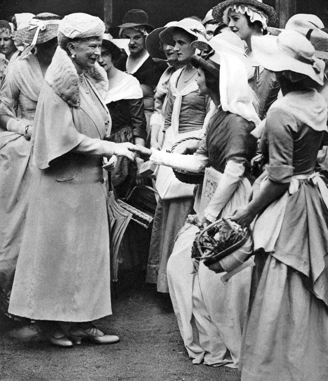 Queen Mary na starém Westminsterském trhu a veletrhu v Deans Yard, Westminster, c1936 od Unbekannt