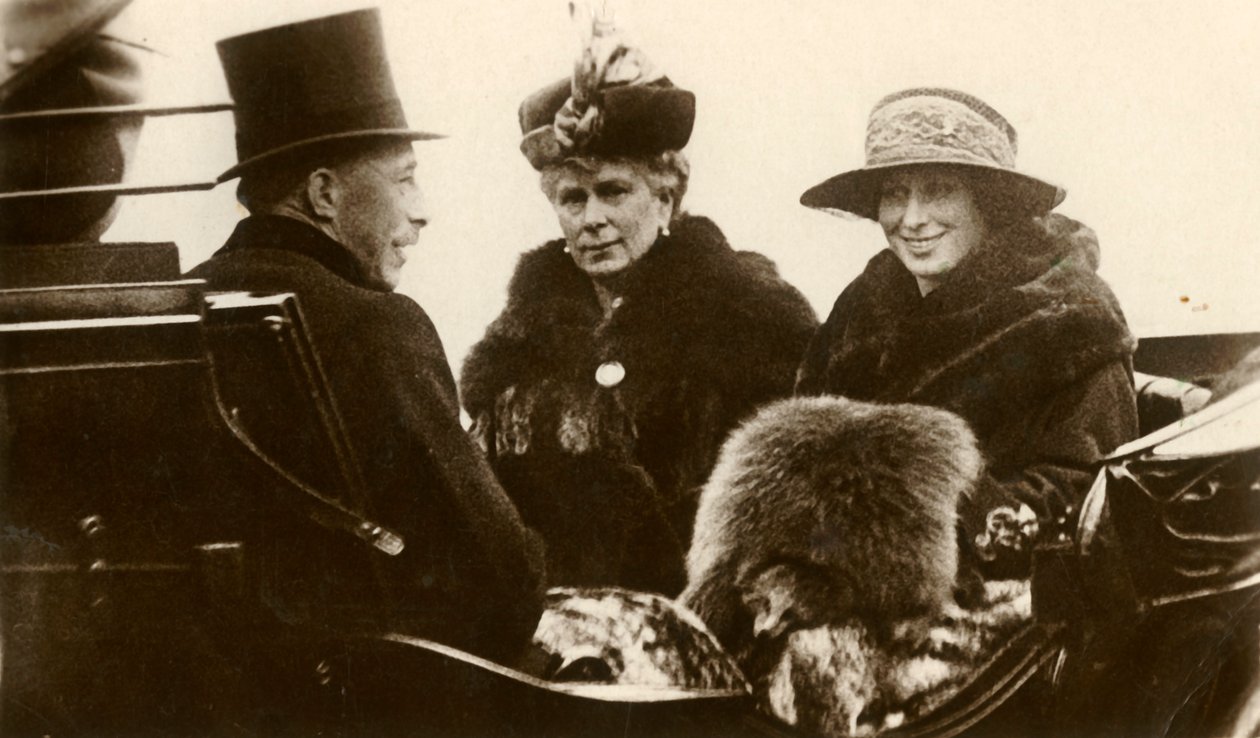 Queen Mary s princeznou Royal a vikomtem Lascellesem, 1923. od Unbekannt