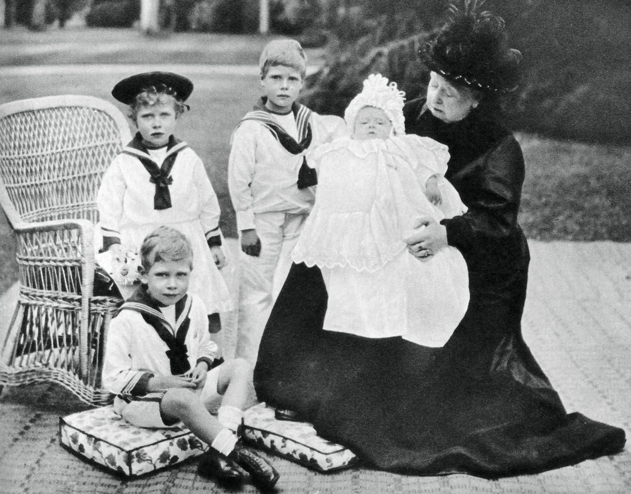 Královna Viktorie se svými pravnoučaty v Osborne House, Isle of Wight, 1900 od Unbekannt