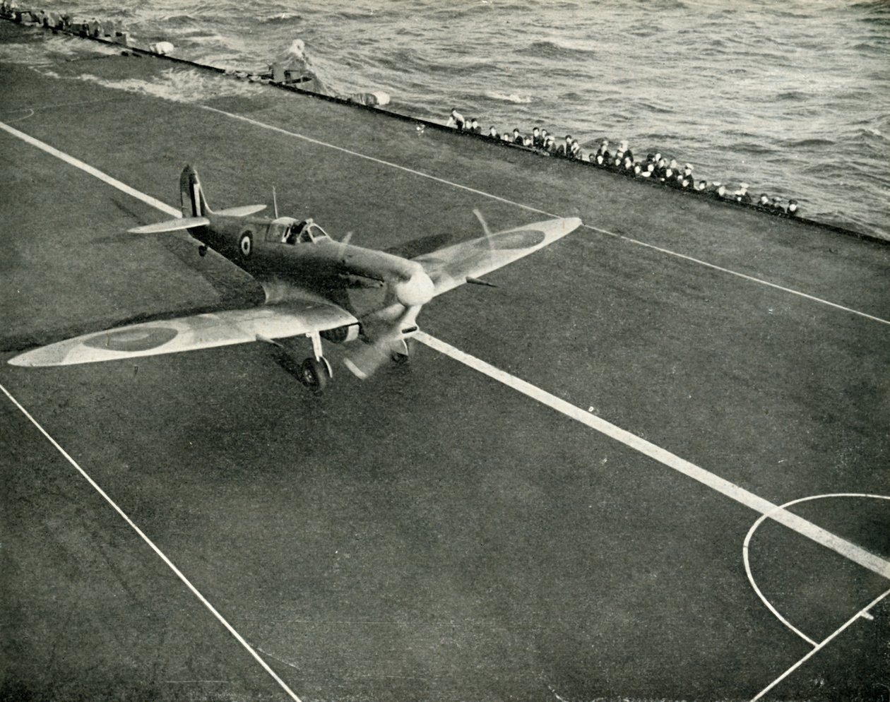 RAF Spitfire na palubě letadlové lodi na cestě na Maltu, druhá světová válka, 1942 1944. od Unbekannt