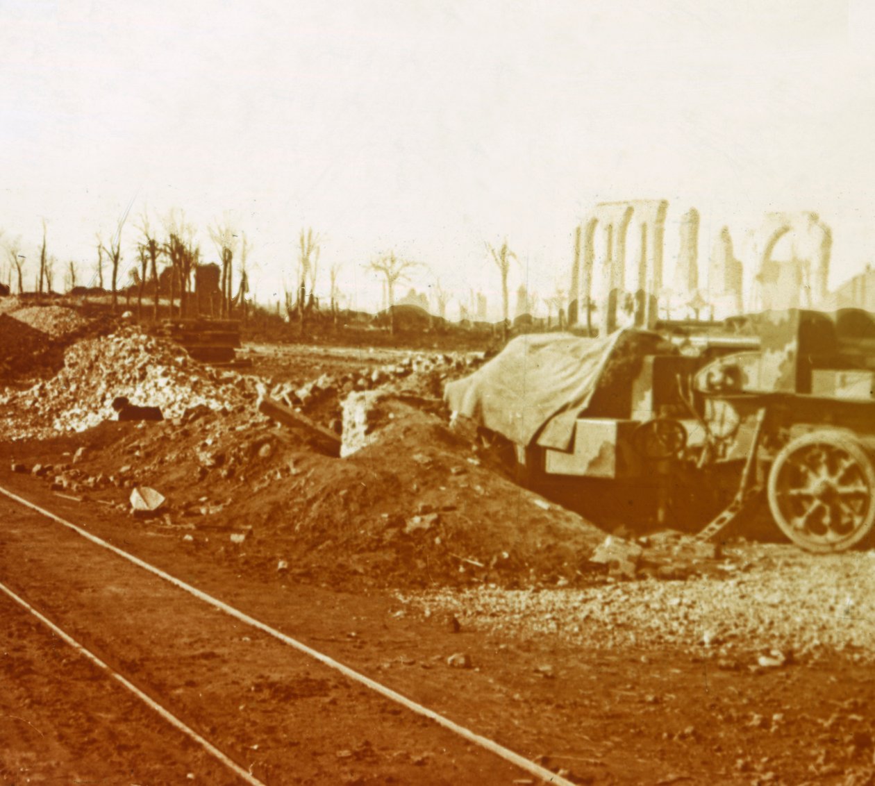 Železniční tratě ve vesnici Noordschote, Flandry, Belgie, c1914-c1918 od Unbekannt