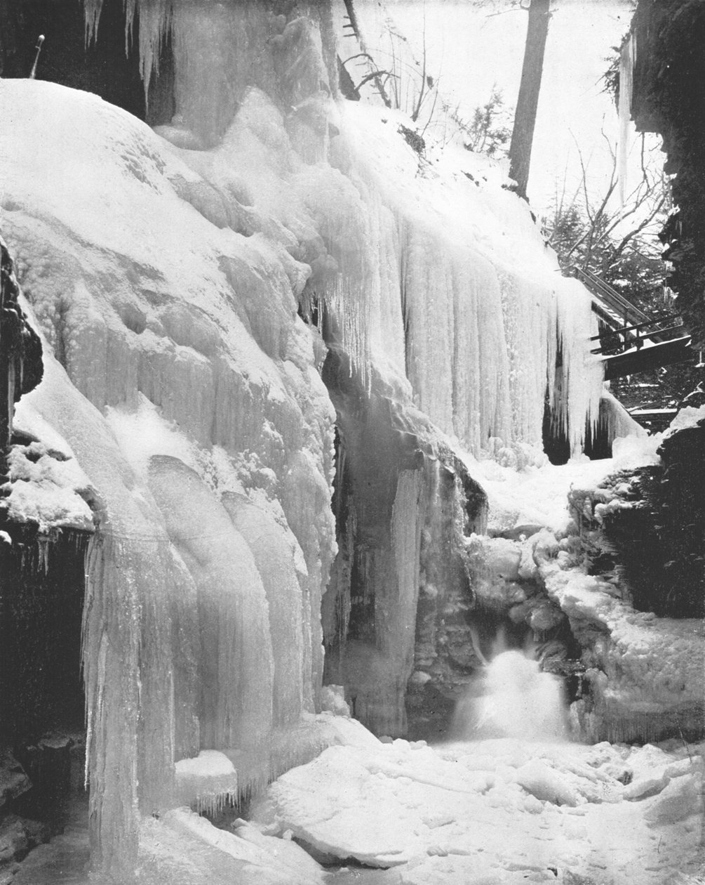 Rainbow Falls in Winter, Watkins Glen, stát New York, USA, c1900. od Unbekannt