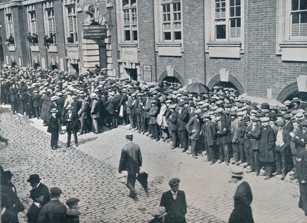 Rekruti čekající před Central London Recruiting Depot, 1914 od Unbekannt