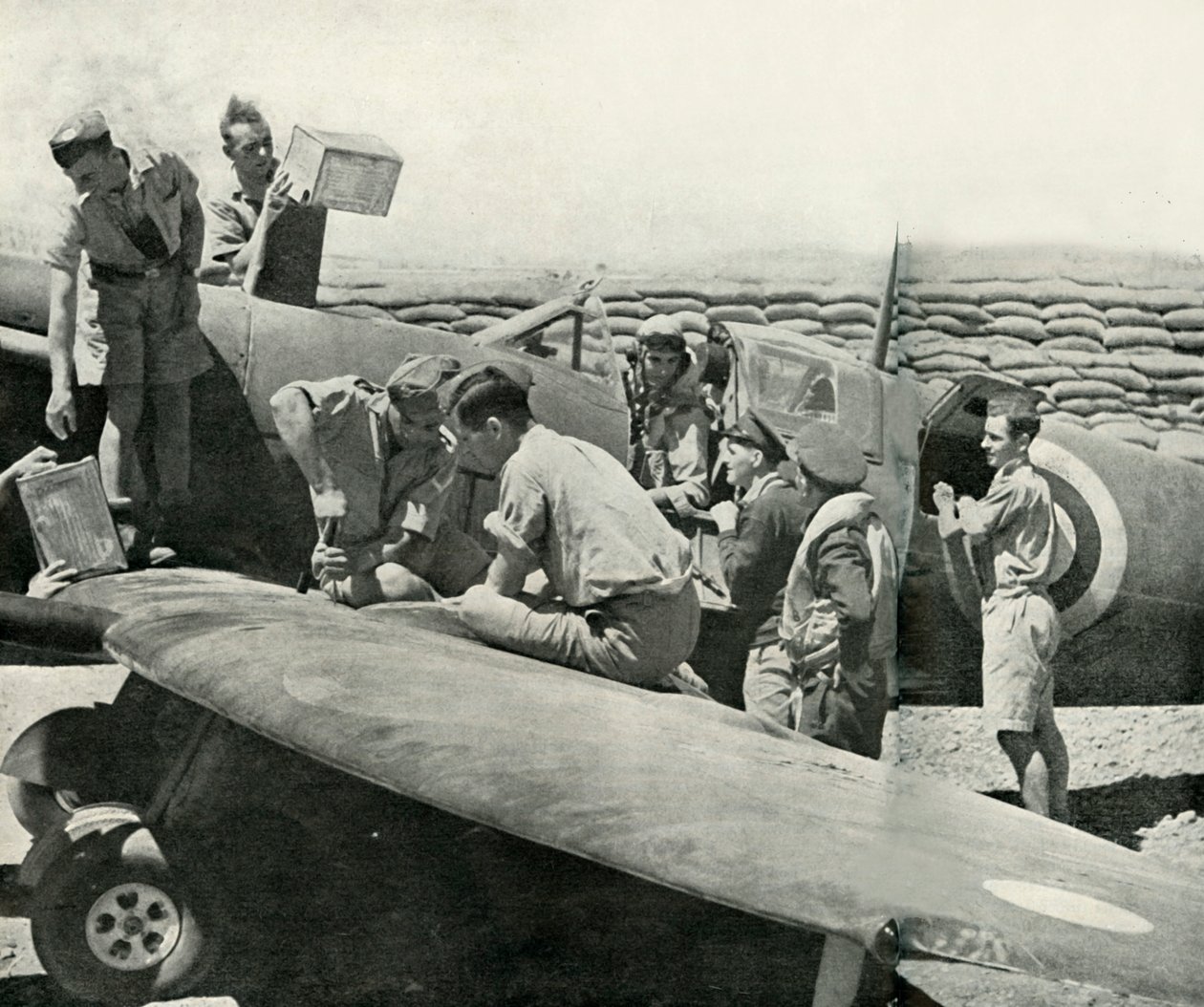 Tankování a přezbrojování stíhaček Spitfire, Malta, druhá světová válka, 1942 1944. od Unbekannt