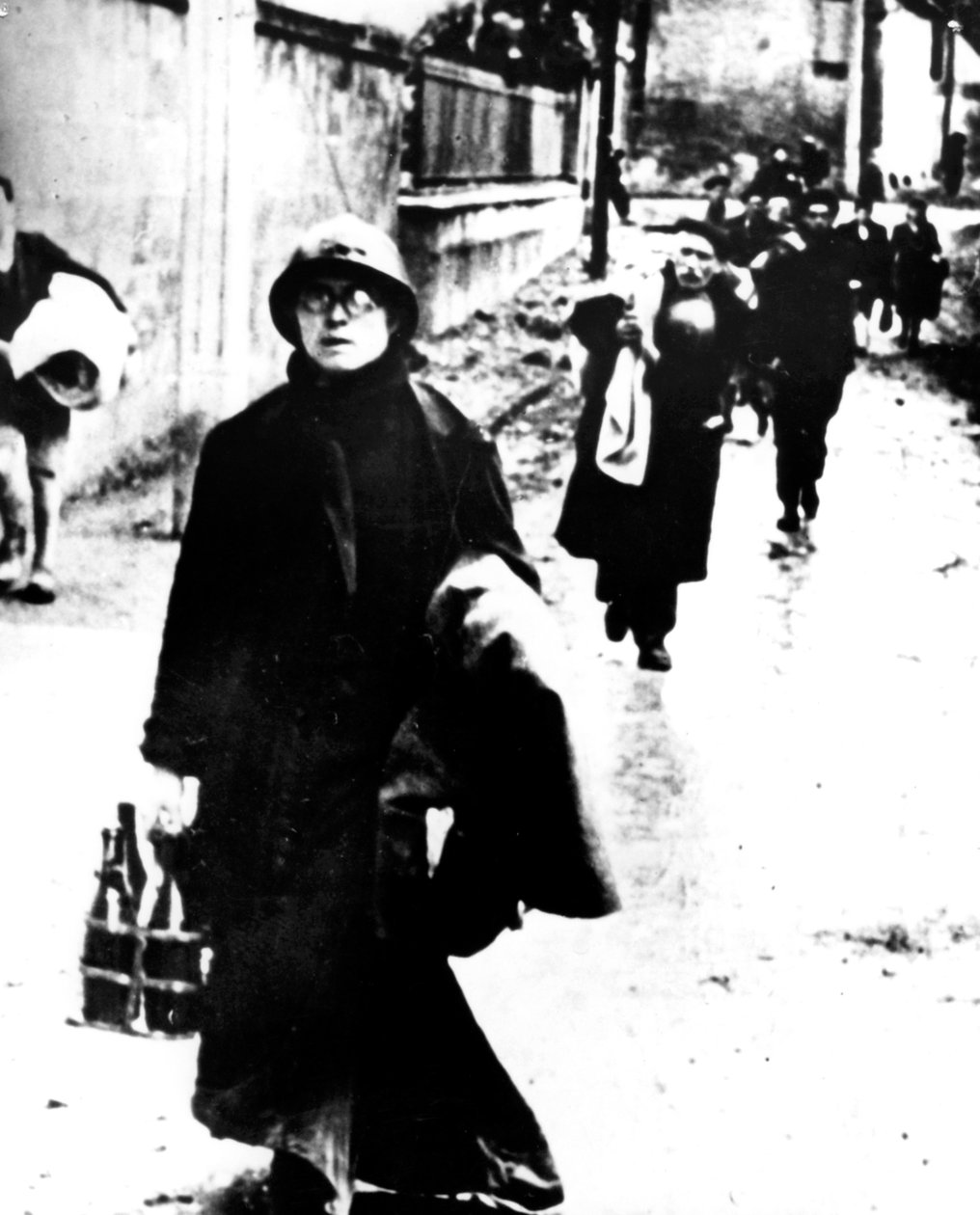 Uprchlíci opouštějící město v Normandii, Francie, druhá světová válka, 1940-1944 od Unbekannt